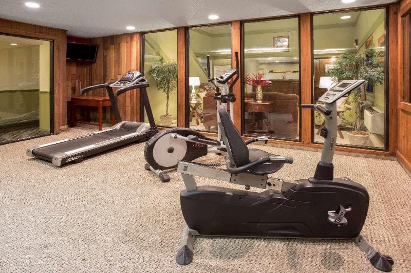 Baymont by Wyndham Oshkosh Airport photo 1