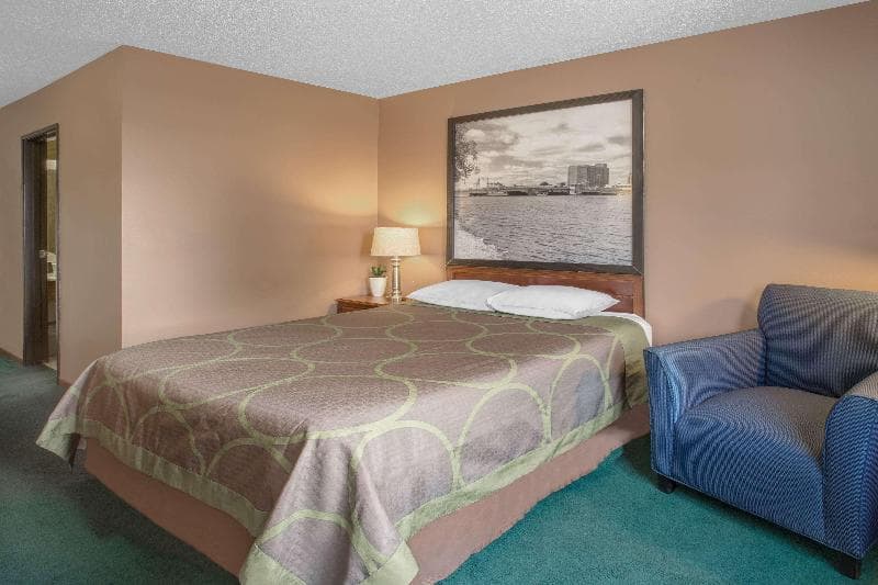 Baymont by Wyndham Oshkosh Airport 4