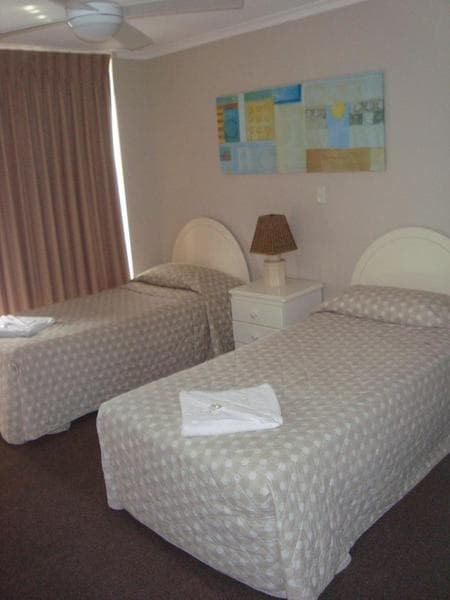 Grosvenor Beachfront Apartments 4