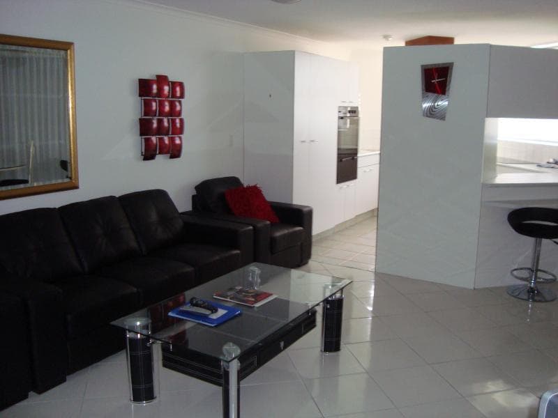 Grosvenor Beachfront Apartments 5