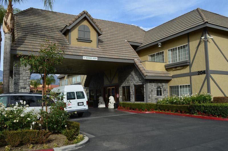 Folk Inn Ontario Airport 3