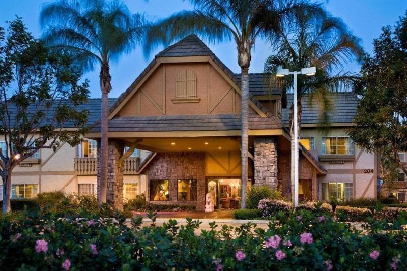 Folk Inn Ontario Airport 4