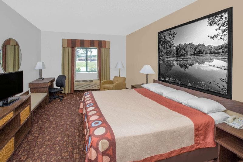 Super 8 By Wyndham Three Rivers 3