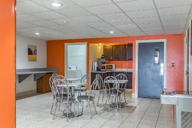 Red Lion Inn & Suites Pontoon Beach 3