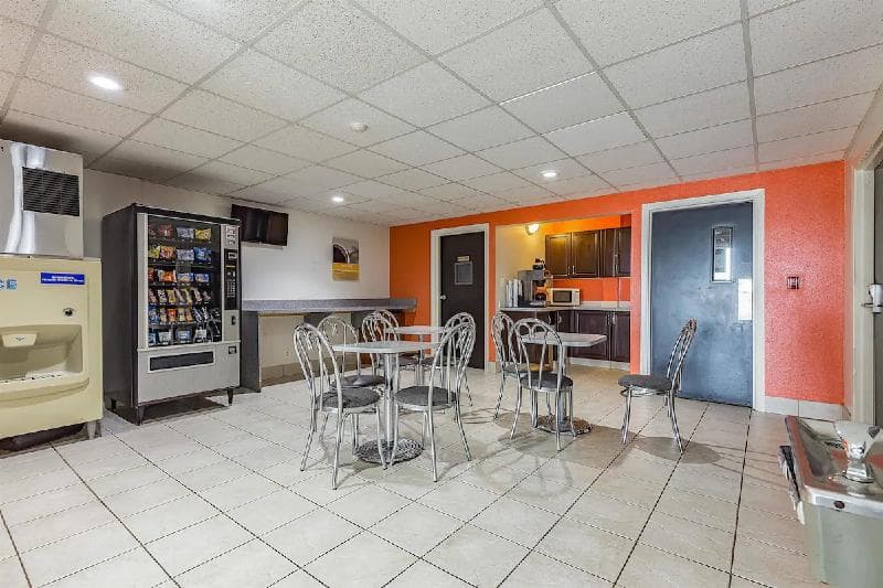 Red Lion Inn & Suites Pontoon Beach 4