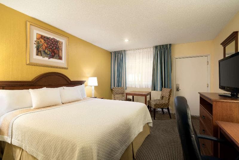 Downtown Dover Inn 3