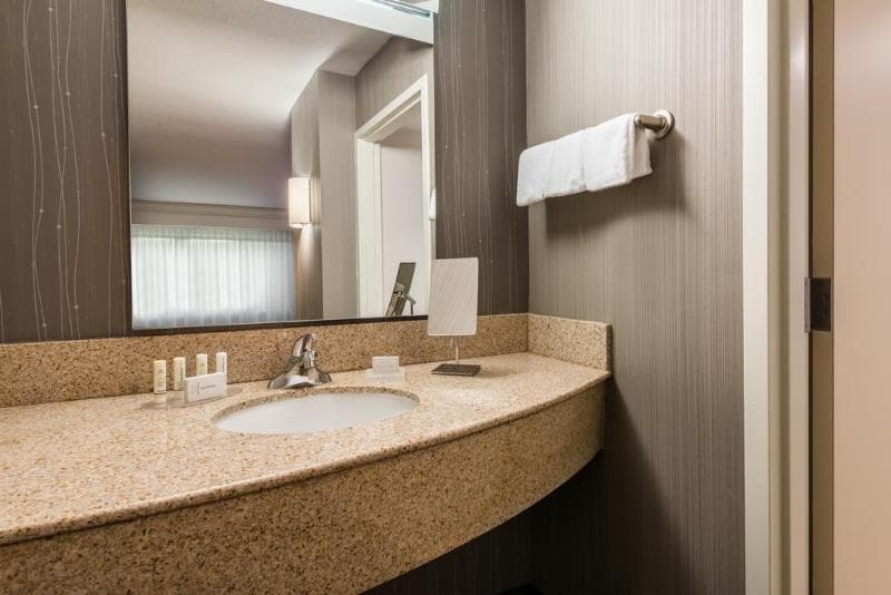 Courtyard By Marriott Providence Lincoln 4