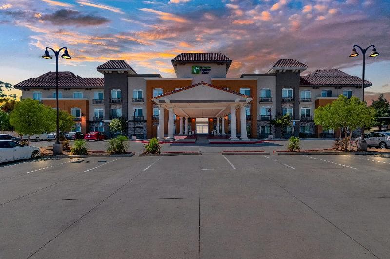 Holiday Inn Express & Suites Banning photo 1