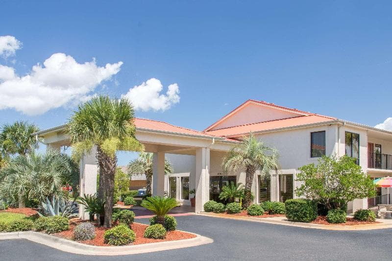 Days Inn & Suites by Wyndham Navarre Conference Center photo 1