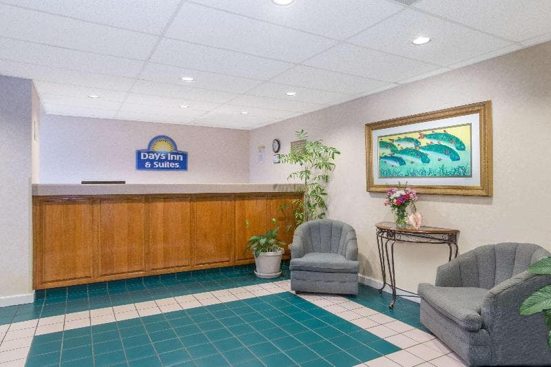 Days Inn & Suites by Wyndham Navarre Conference Center 5
