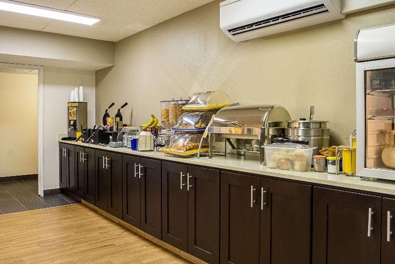 Quality Inn & Suites Clackamas - Portland 2