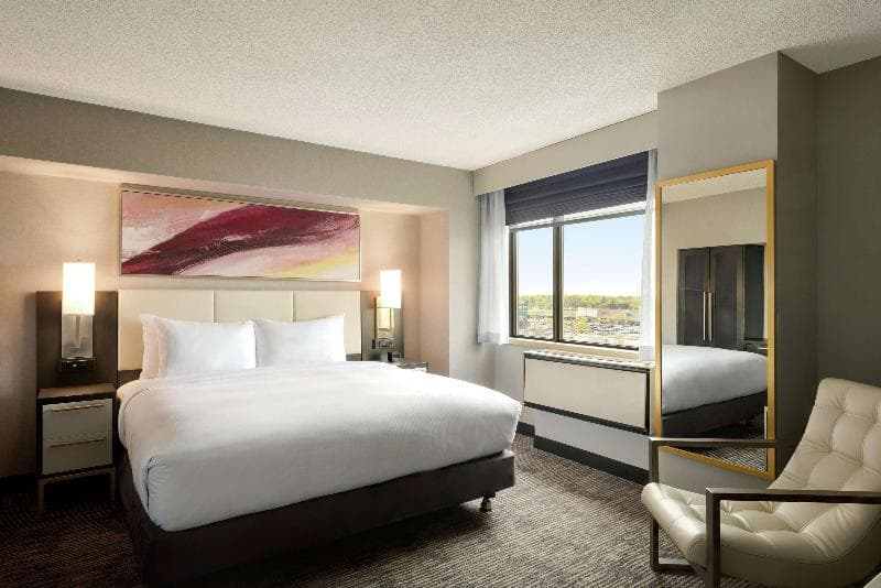 DoubleTree by Hilton St. Paul East 5
