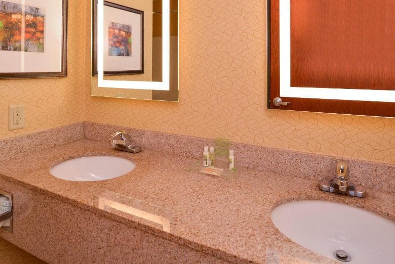 Holiday Inn Poplar Bluff 3