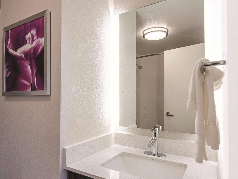 La Quinta Inn & Suites by Wyndham Portland 2
