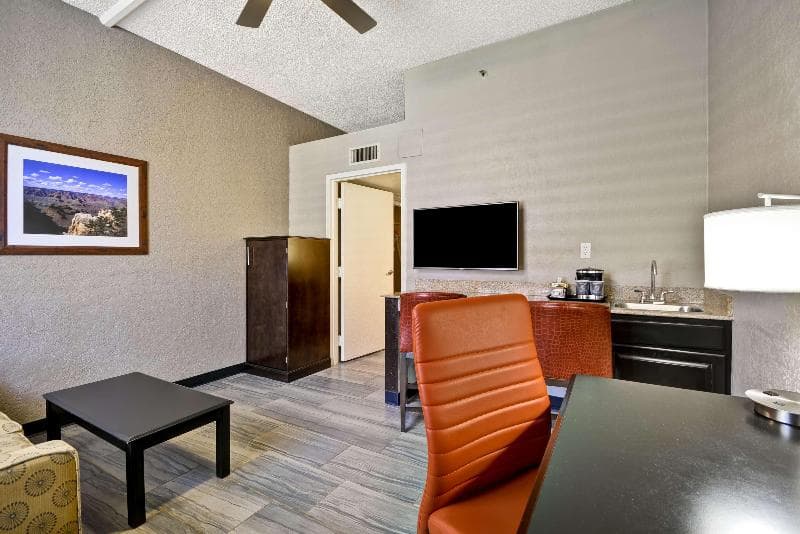DoubleTree by Hilton Phoenix North 5