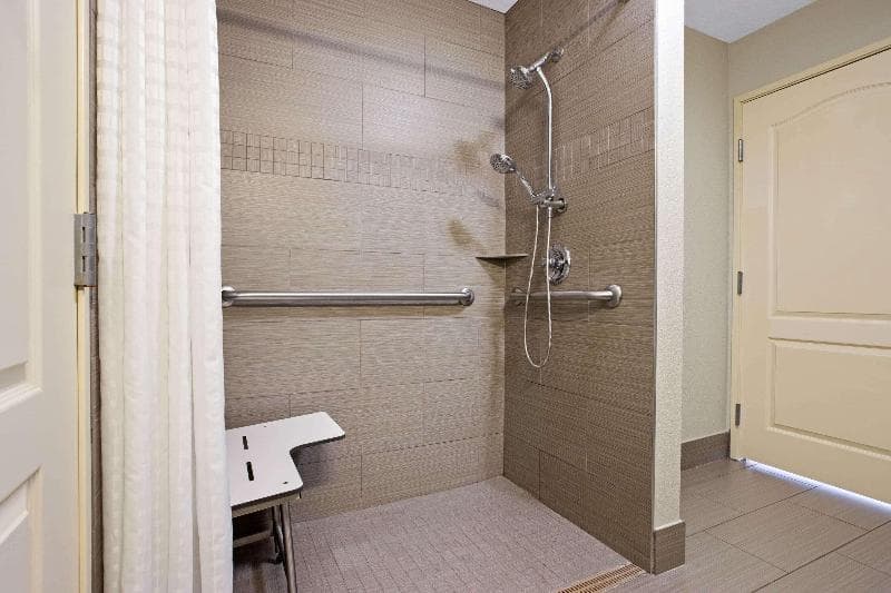 La Quinta Inn & Suites by Wyndham Palestine 4