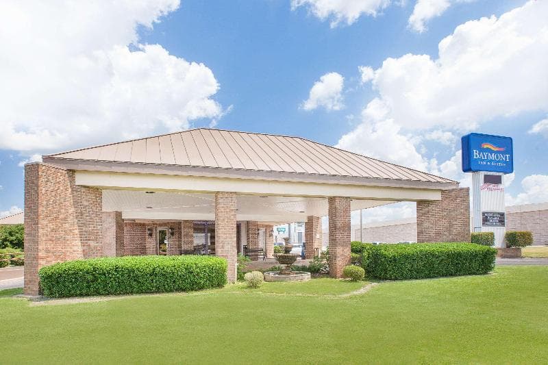 Baymont Inn & Suites Paris 3