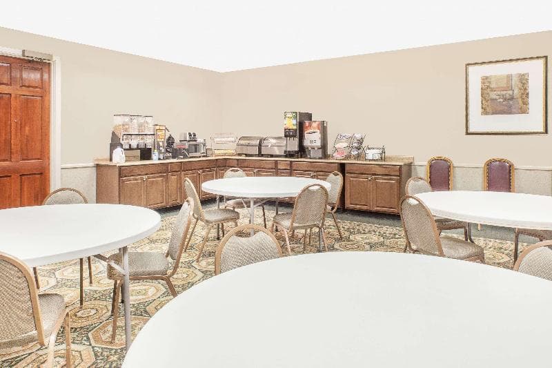 Baymont Inn & Suites Paris main