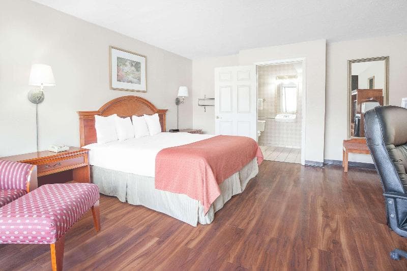 Baymont Inn & Suites Paris photo 1