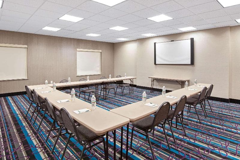 La Quinta Inn & Suites by Wyndham Pasadena North photo 1