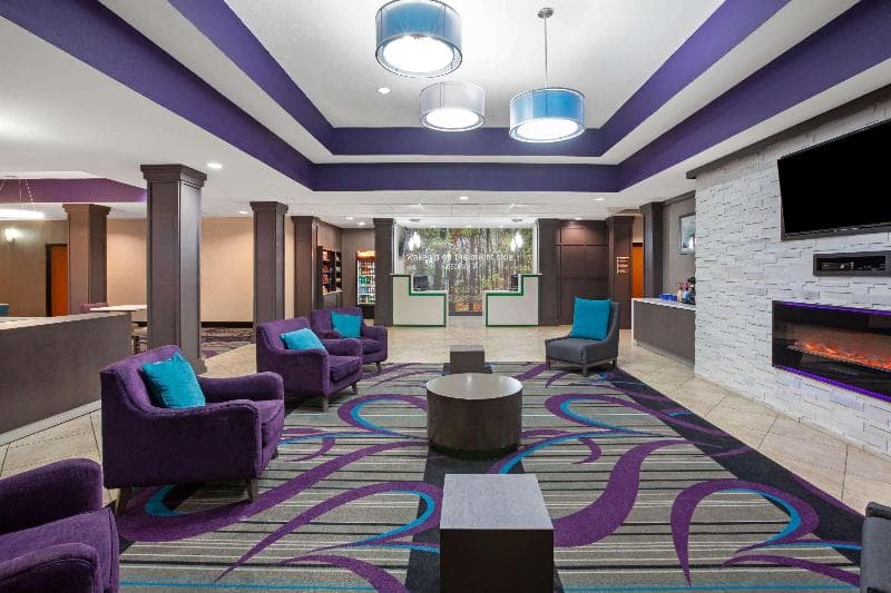 La Quinta Inn & Suites by Wyndham Pasadena North 4