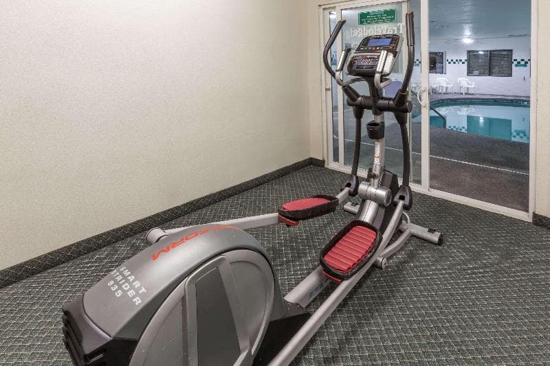 Travelodge Suites by Wyndham Newberg 2