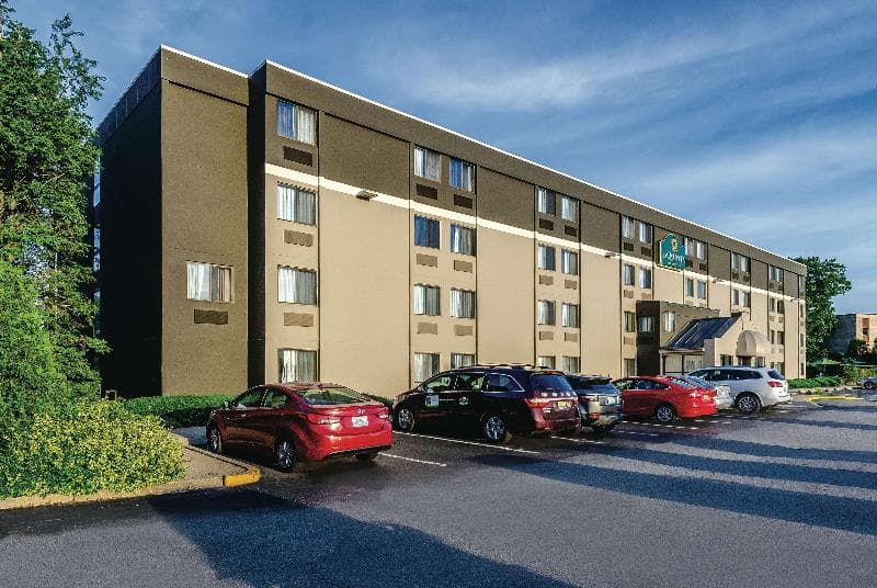 La Quinta Inn & Suites by Wyndham Warwick Providence Airport photo 1
