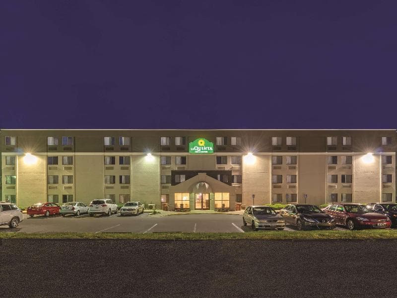La Quinta Inn & Suites by Wyndham Warwick Providence Airport 3