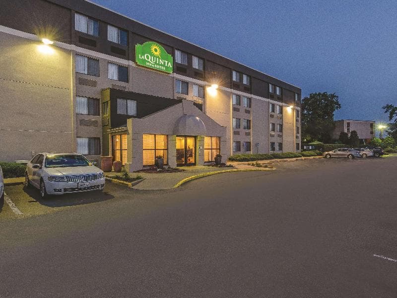 La Quinta Inn & Suites by Wyndham Warwick Providence Airport 4