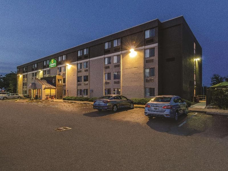 La Quinta Inn & Suites by Wyndham Warwick Providence Airport 5