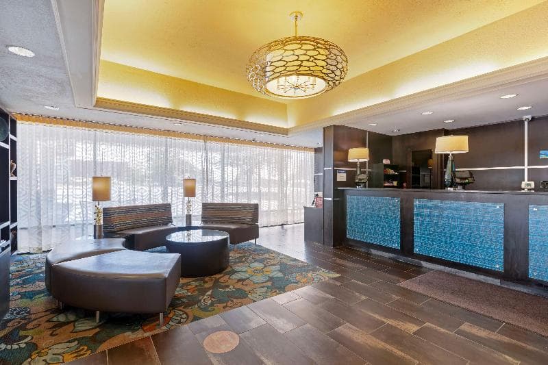 Best Western Plus Midwest Inn 4