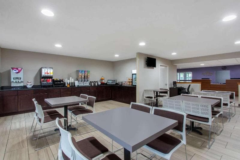 Microtel Inn & Suites By Wyndham Philadelphia Airport 2