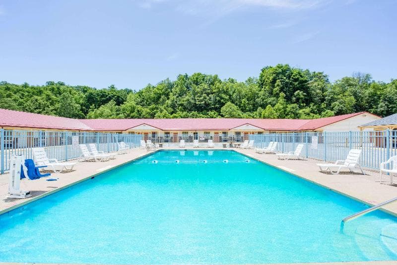 Travelodge by Wyndham Parkersburg 5