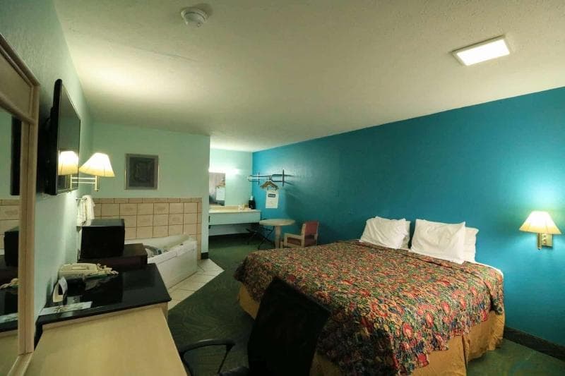 Travelodge by Wyndham Parkersburg photo 1