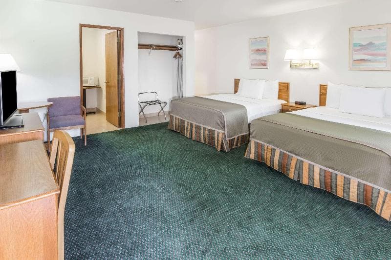Howard Johnson by Wyndham Roseburg 2