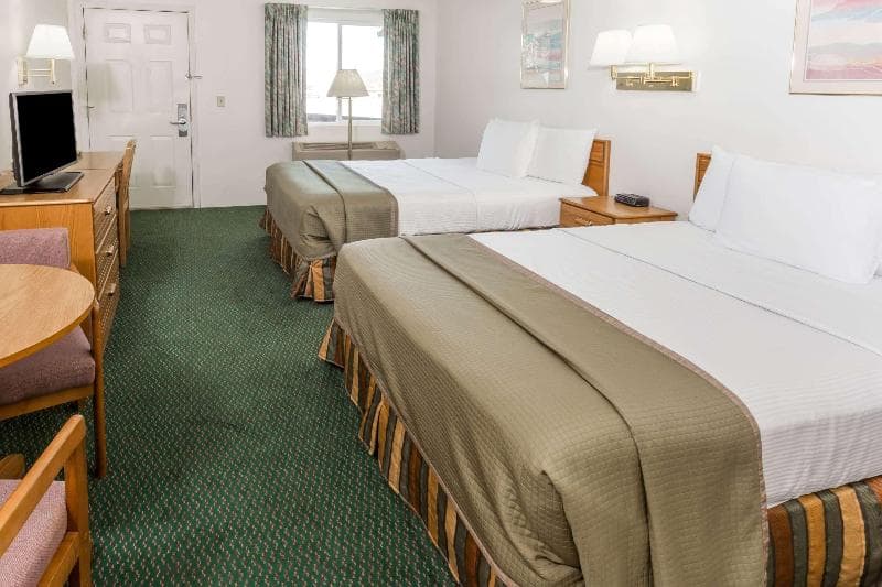 Howard Johnson by Wyndham Roseburg 5