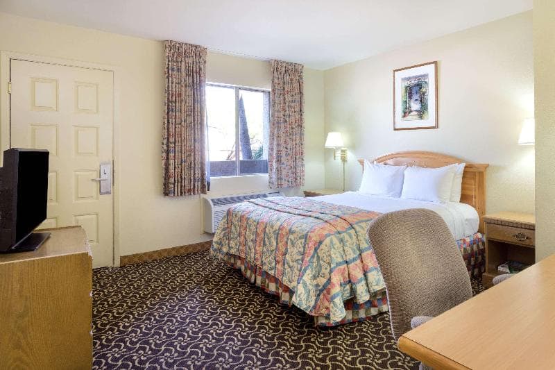 Days Inn And Suites Tempe 4