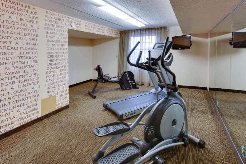 La Quinta Inn by Wyndham Pittsburgh Airport 2