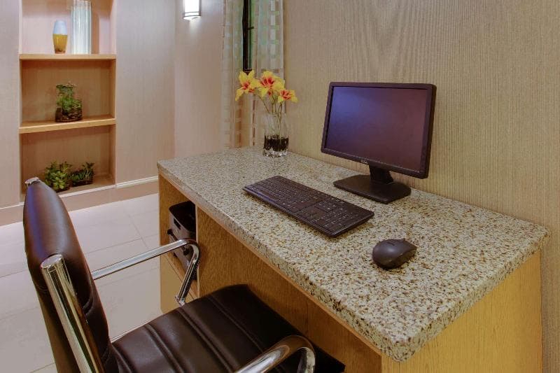 La Quinta Inn by Wyndham Pittsburgh Airport photo 1