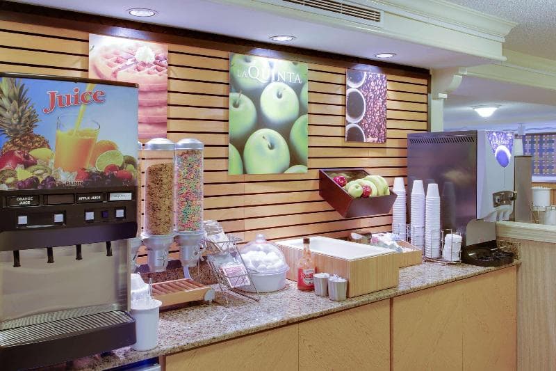 La Quinta Inn by Wyndham Pittsburgh Airport 3