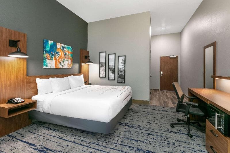 La Quinta Inn & Suites by Wyndham Jacksonville 5
