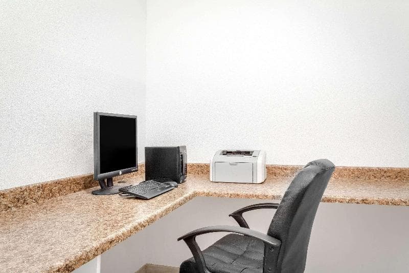 Super 8 by Wyndham Price photo 1
