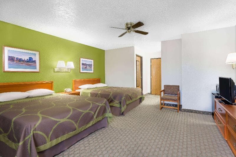 Super 8 by Wyndham Price 2
