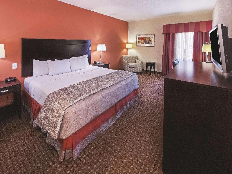 La Quinta Inn & Suites by Wyndham Port Arthur 5