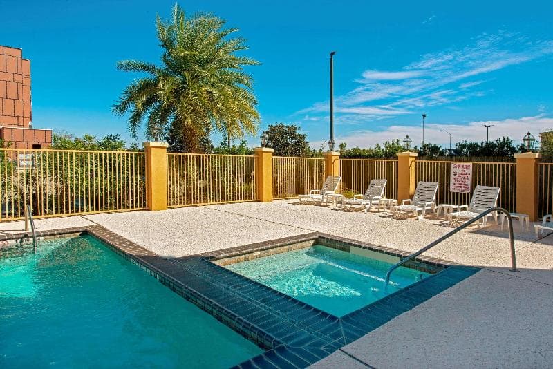 La Quinta Inn & Suites by Wyndham Port Arthur 4