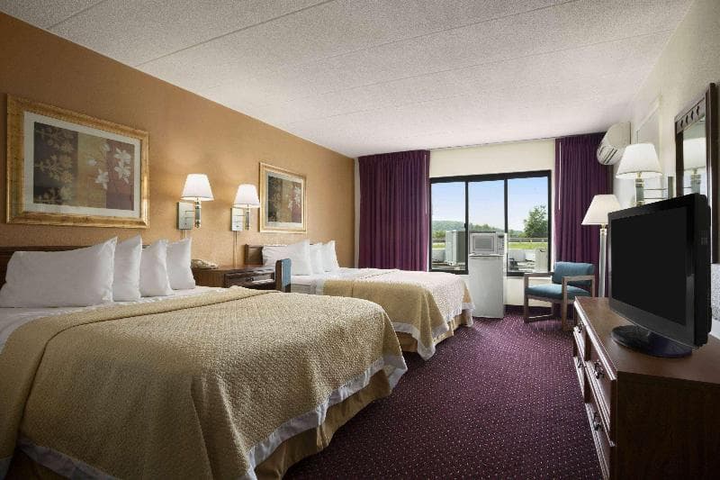 Ramada By Wyndham Pittsburgh/New Stanton 5