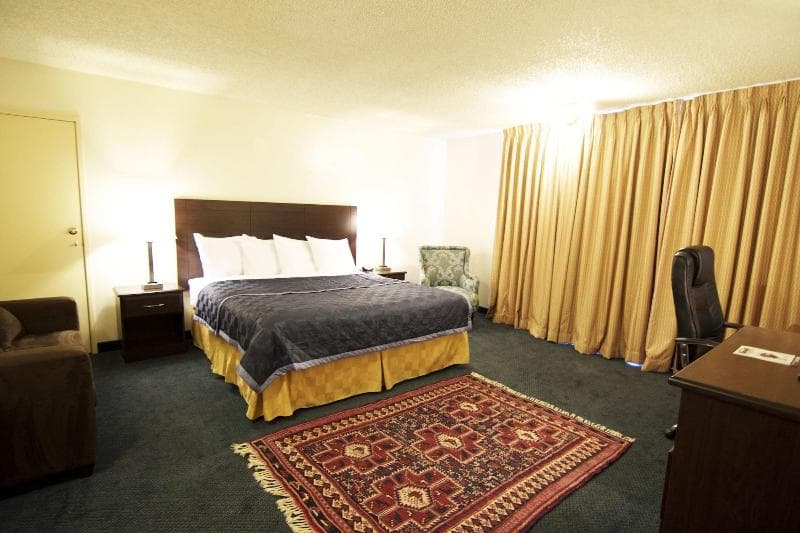 Royal Plaza Inn 4