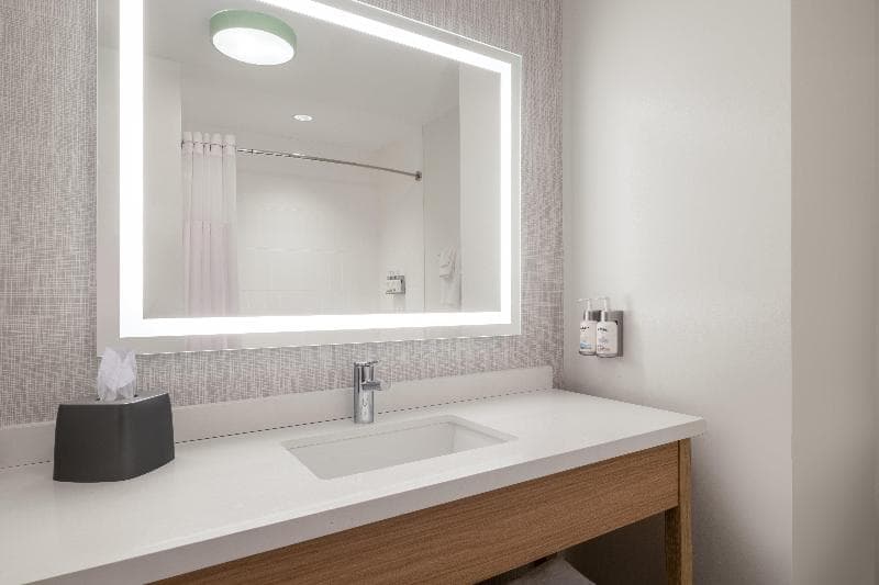Days Inn & Suites by Wyndham Surprise 3