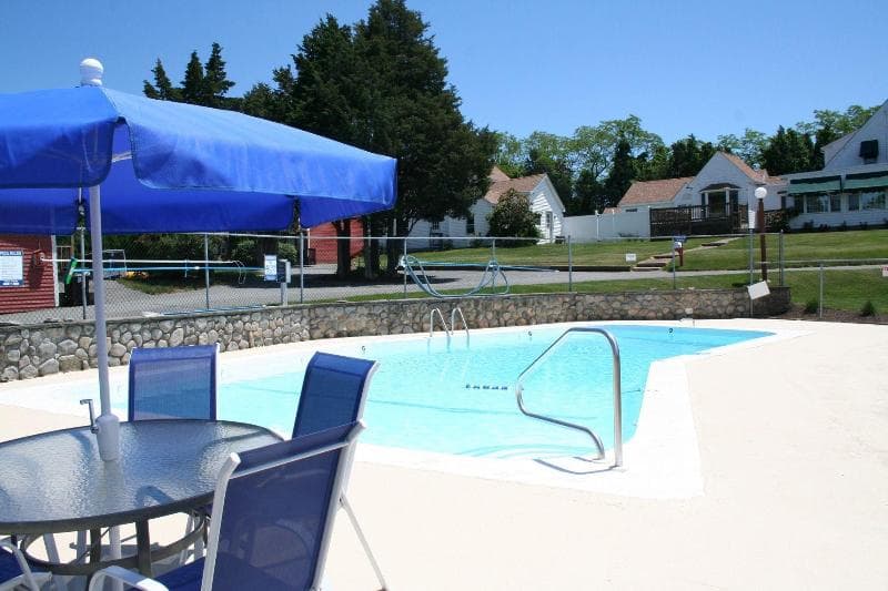 Blue Spruce Motel And Townhouses 4