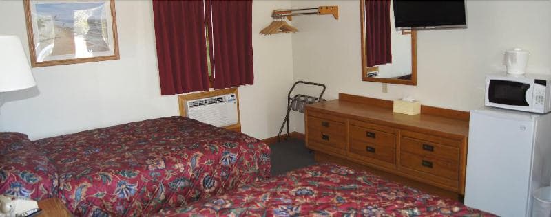 Blue Spruce Motel And Townhouses 2